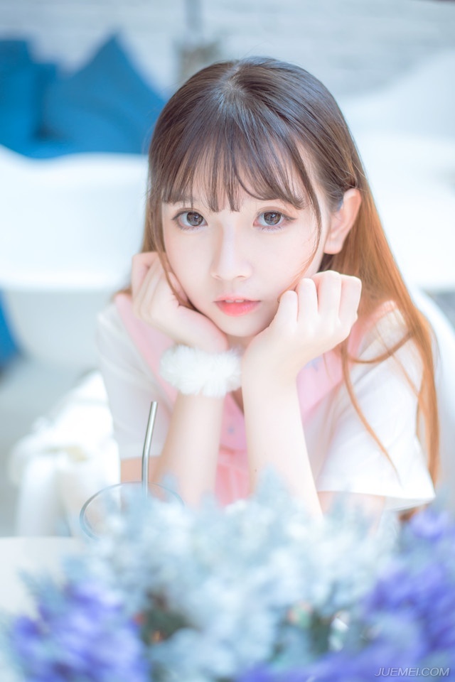 “这……”邓贤愕然，看了看魏延身后的军队，犹豫道：“末将等自是无妨，只是这些将士，不需要休息吗？”